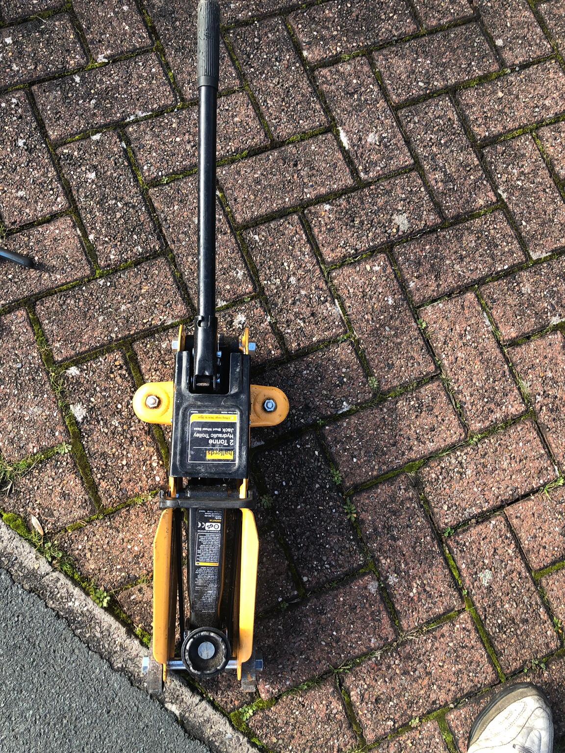 Halfords 2 Tonne Hydraulic Trolley Jack in B43 Sandwell for £20.00 for