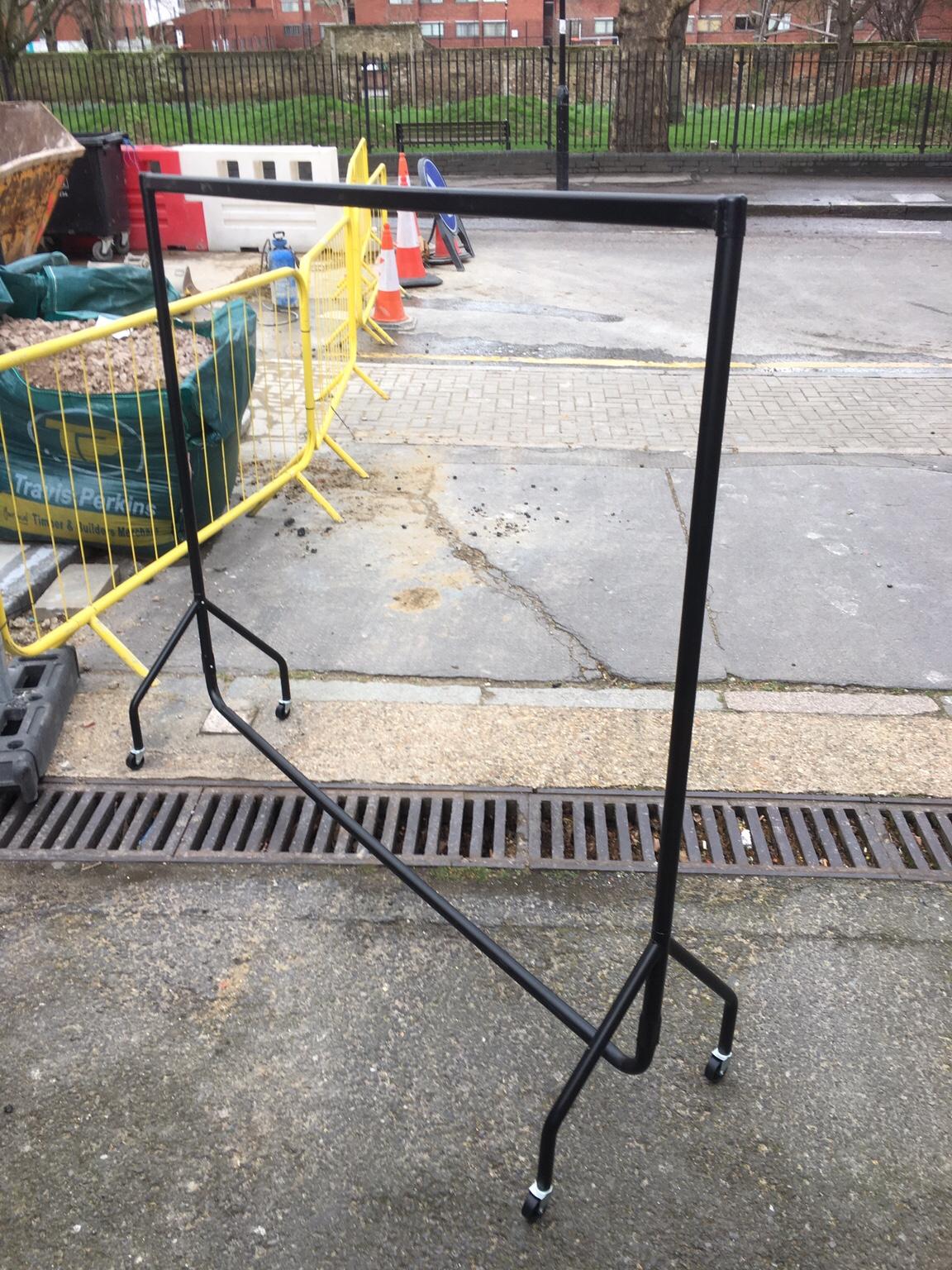 Heavy duty clothes rail in N1 Islington für 25,00 £ zum Verkauf Shpock DE