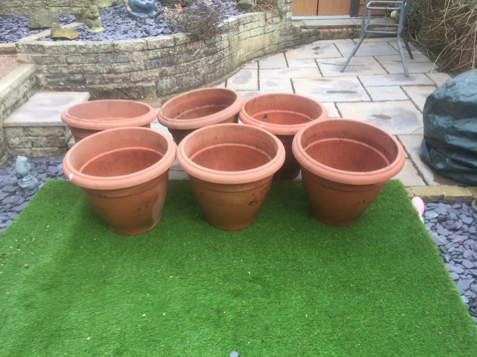Large plastic garden plant pots in DY8 Dudley für £ 1,50 zum Verkauf