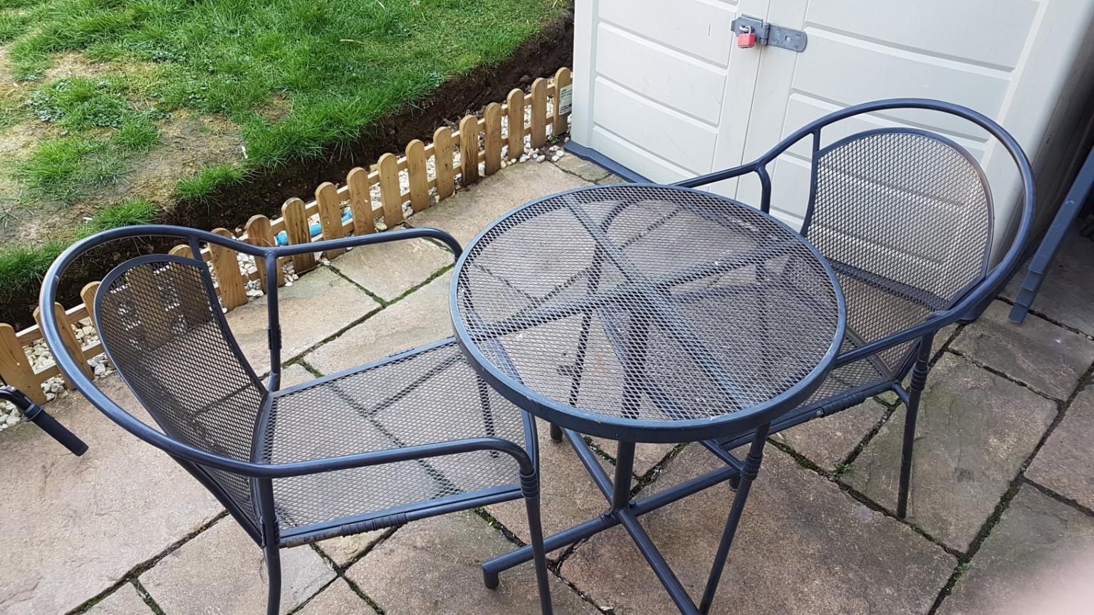 metal garden table and two chairs in B38 Birmingham für £ 15,00 zum