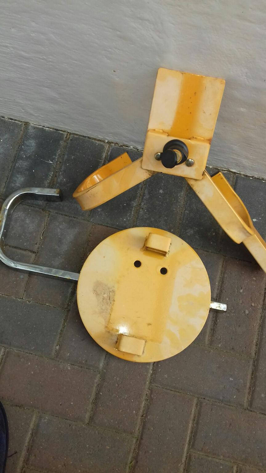 Universal wheel clamp lock in CH48 Wirral für £ 10,00 zum Verkauf