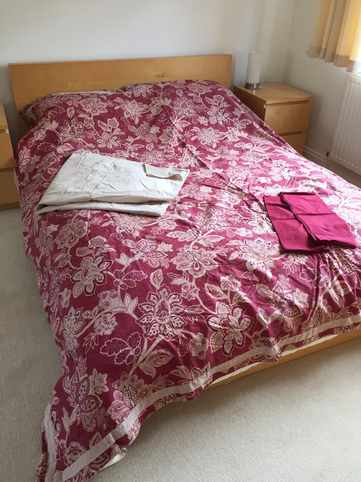 Dorma Samira Red king size duvet cover set. in B47 Solihull for £15.00
