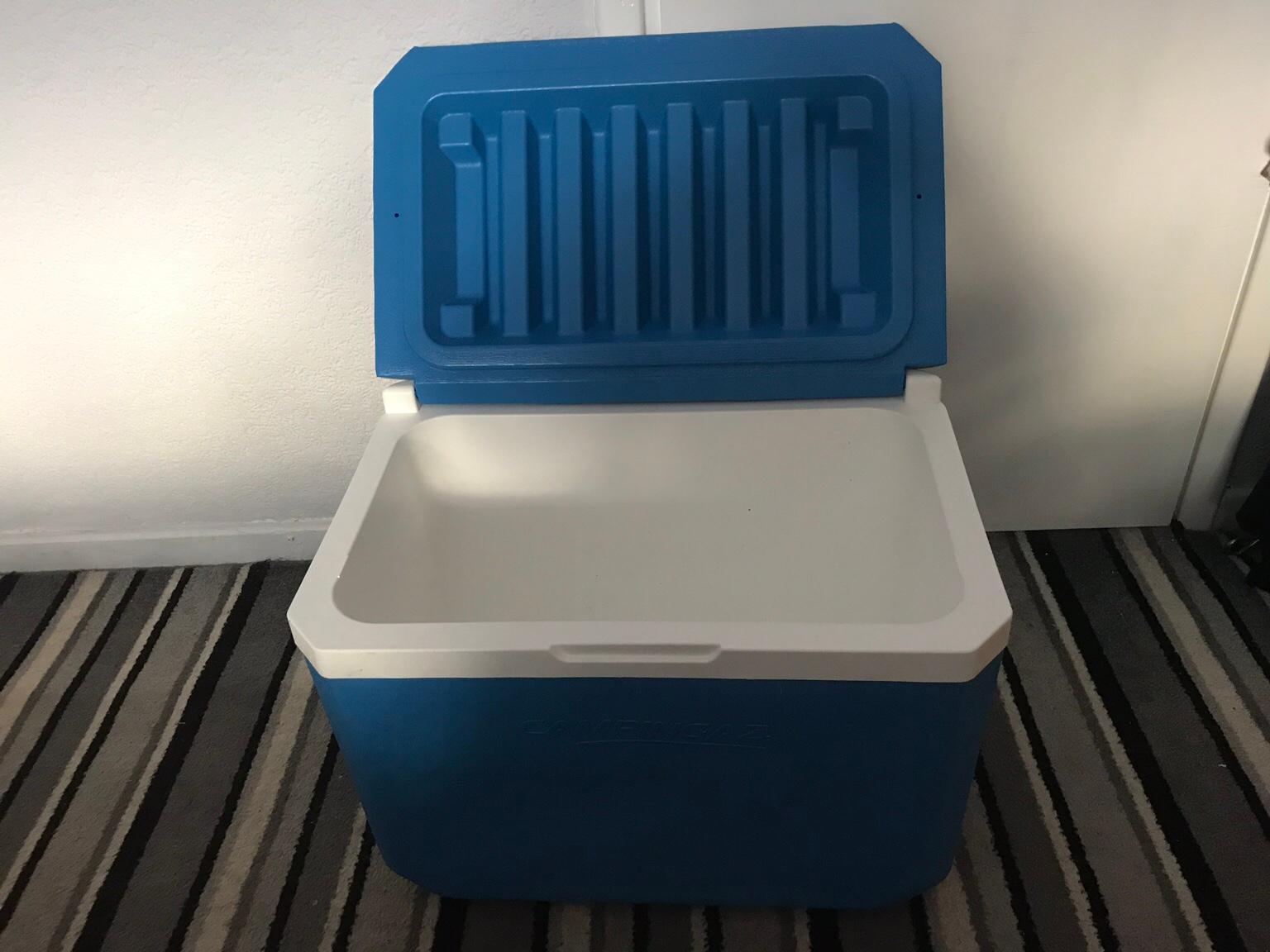 Extra large cool box with handles in S65 Rotherham für 15,00 £ zum