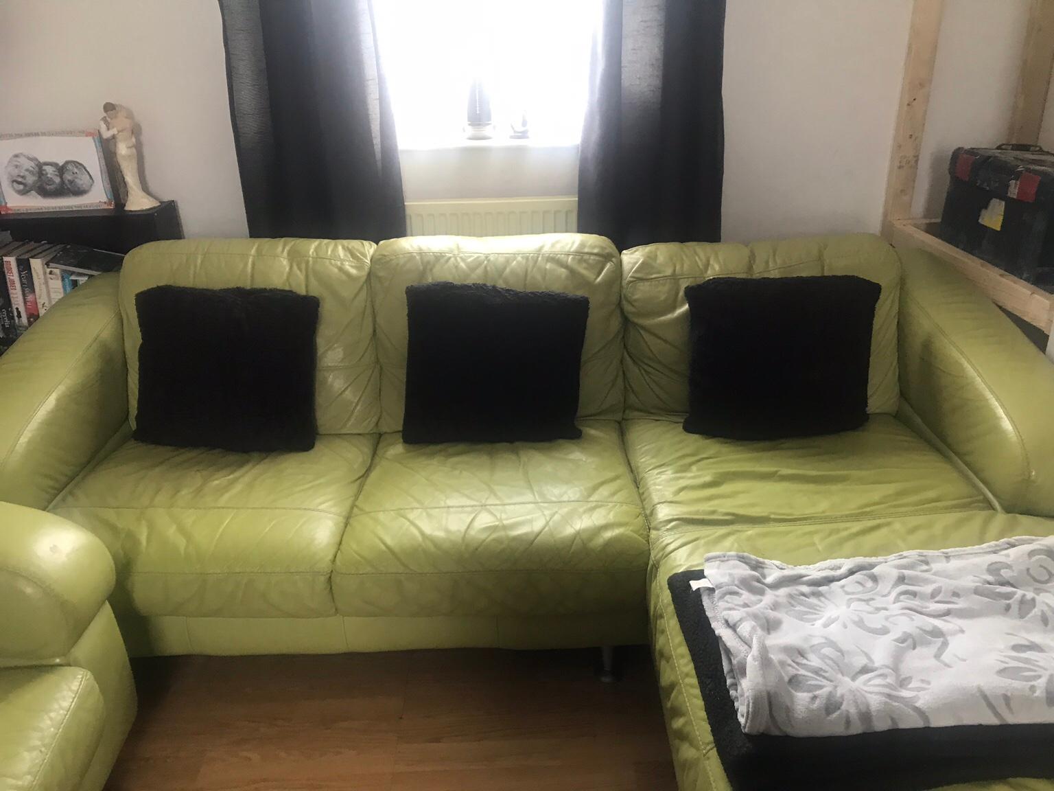 3 seater & 2 seater settee leather in S5 Sheffield für 100,00 £ zum