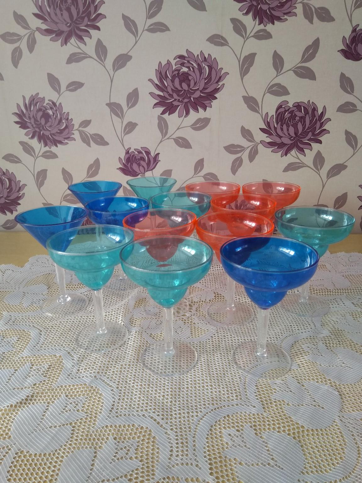 Plastic cocktail glasses in WS11 South Staffordshire für 10,00 £ zum