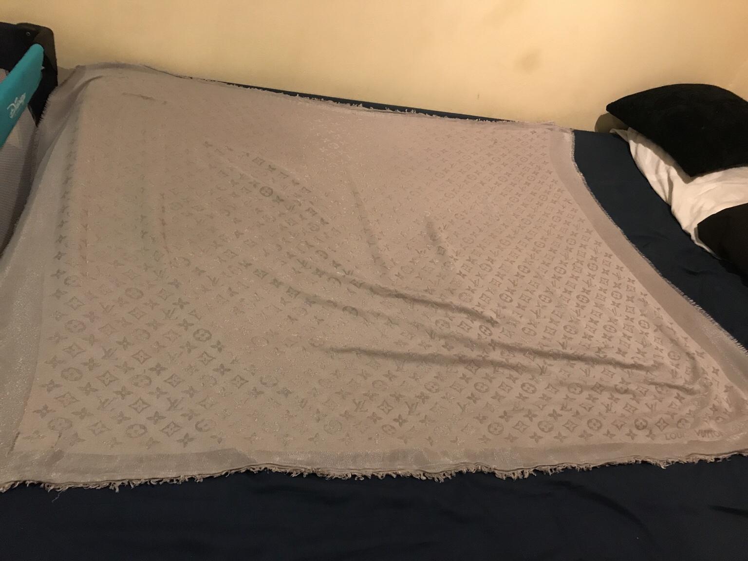 Louis Vuitton baby blanket in CR0 London für 30,00 £ zum Verkauf