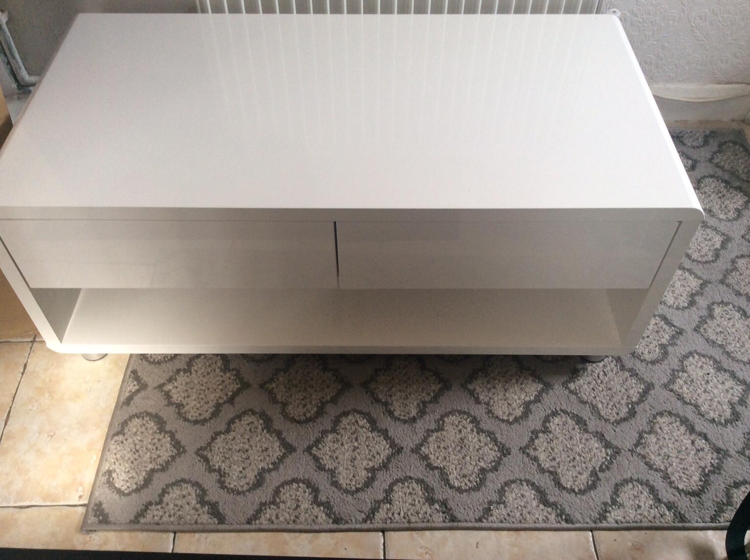 White gloss tv stand from dunelm in LE12 Charnwood for £35.00 for sale