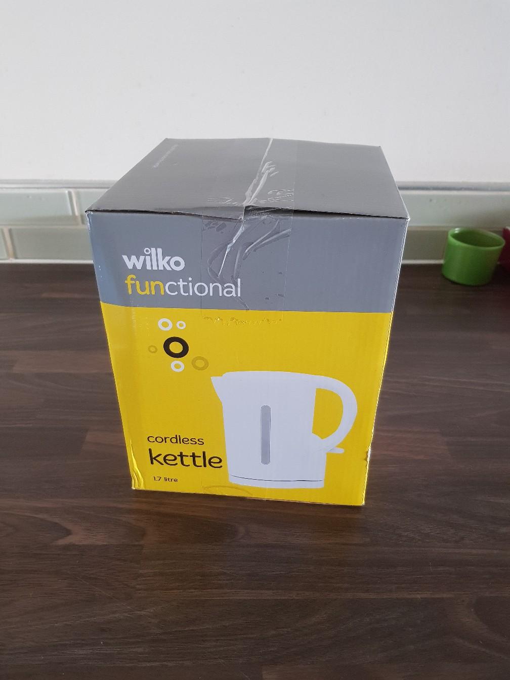wilko Electric white cordless kettle 1.7l in M34 Tameside for £4.00 for