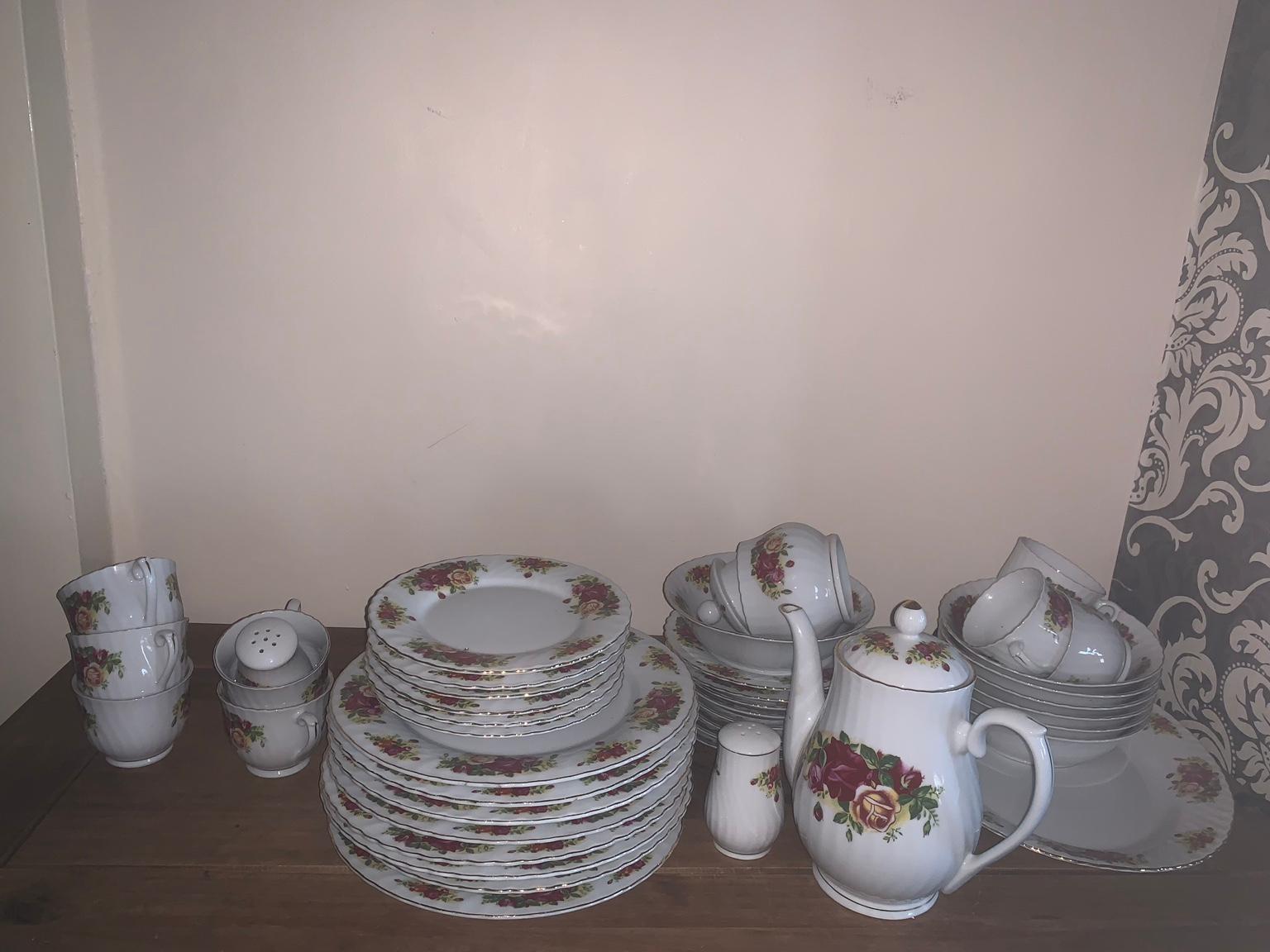 Royal Norfolk roses China dinner service in Rotherham for £30.00 for sale Shpock