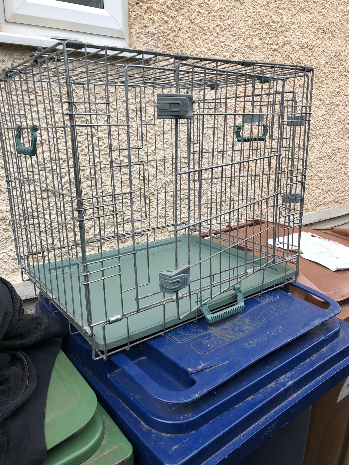 Small, fold down, dog crate in GU12 Rushmoor für 15,00 £ zum Verkauf