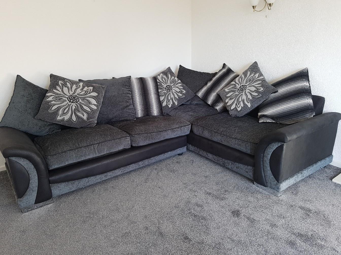 beautiful corner sofa and cuddle chair in B45 Birmingham for £500.00 for sale Shpock