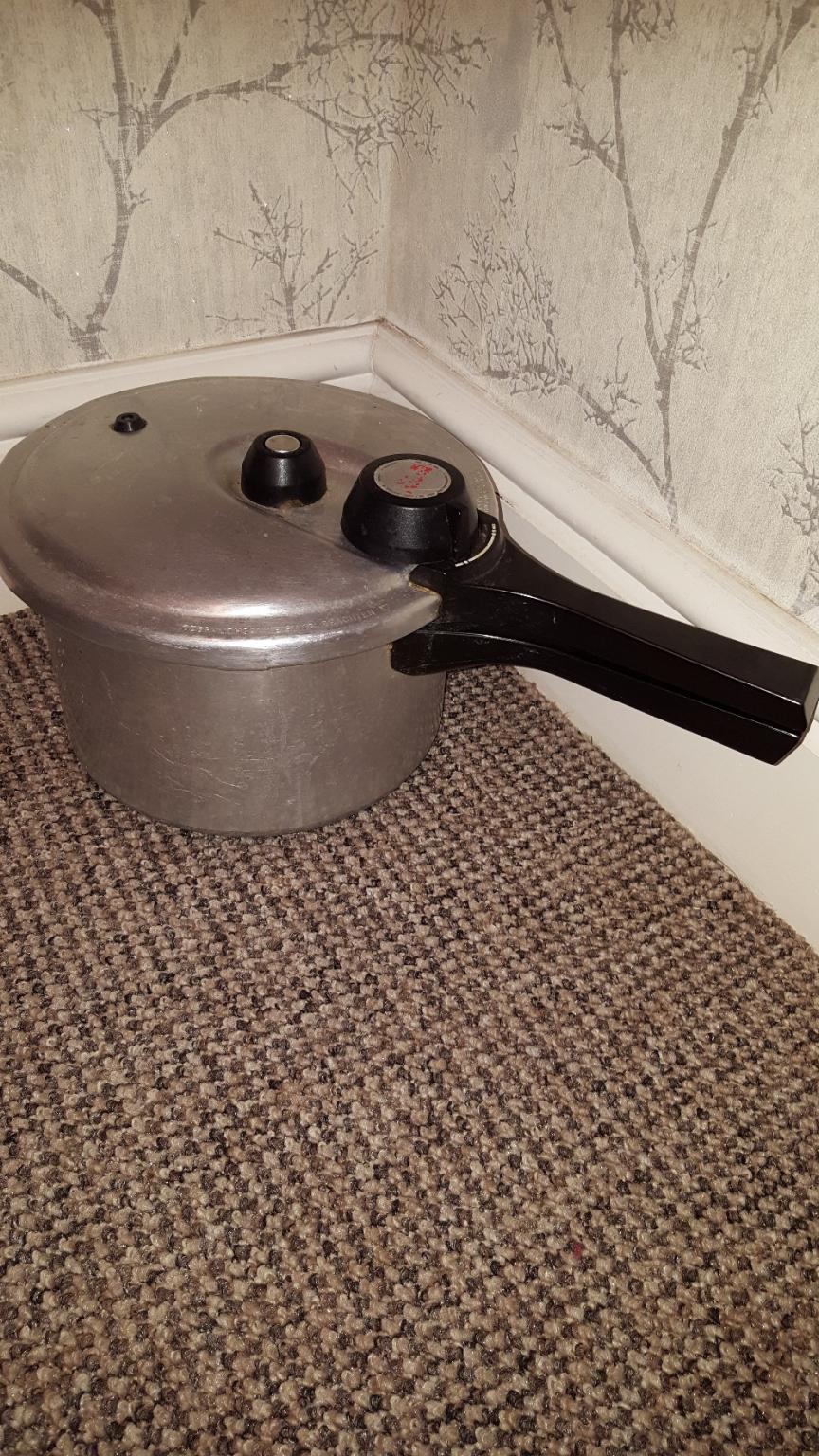 ReducedOld fashioned pressure cooker in NE32 Tyneside for £2.00 for
