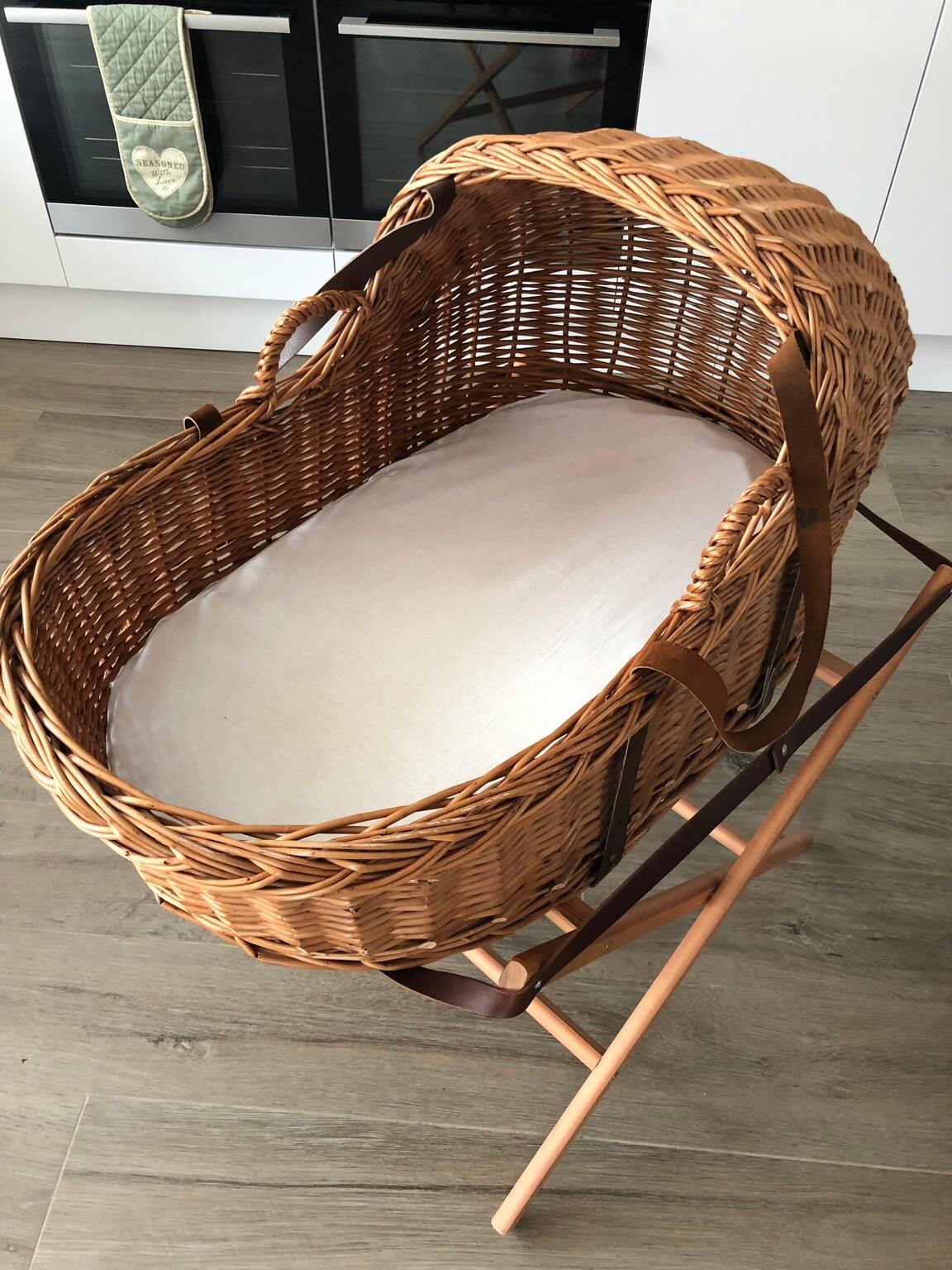 Large Moses basket/Willow Crib in AL2 Albans für £ 25,00 zum Verkauf