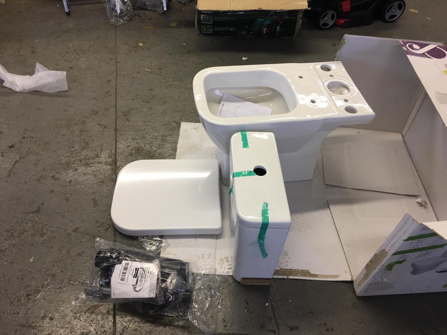 Cooke & Lewis Santoro close coupled toilet in B63 Sandwell for £60.00