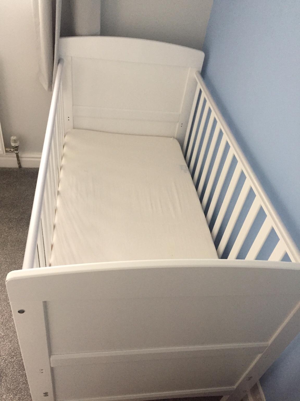 White cot bed in S62 Rotherham für 95,00 £ zum Verkauf Shpock DE
