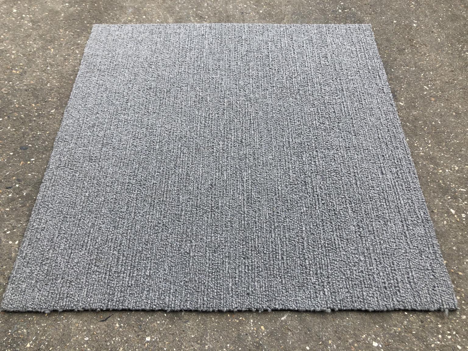 Light Grey Carpet Tiles £1.20 per tile in SE15 London für 1,20 £ zum