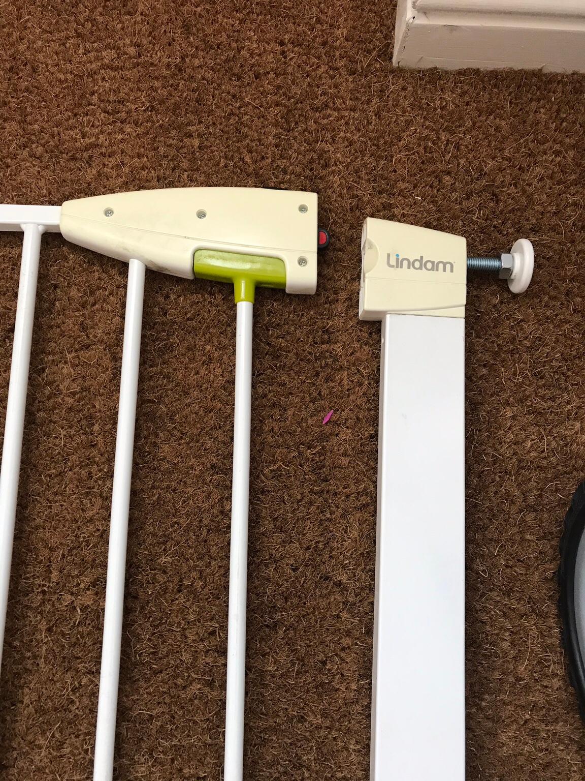 Lindam stair baby gate pressure fit in DA12 Gravesham for £12.00 for