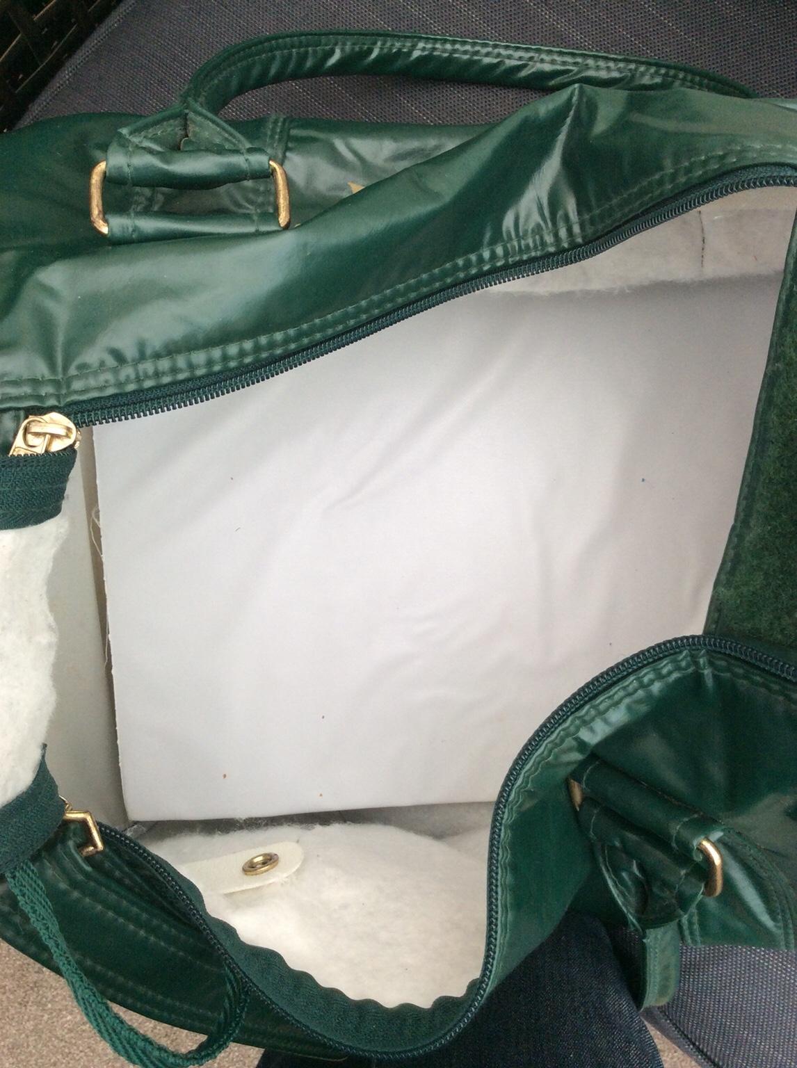 Vintage green jaguar sports bag in DY4 Sandwell for £20.00 for sale