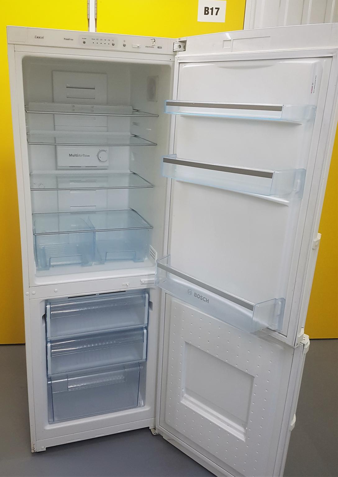 Bosch Exxcel Fridge Freezer Frost Free in TW8 London for £117.00 for