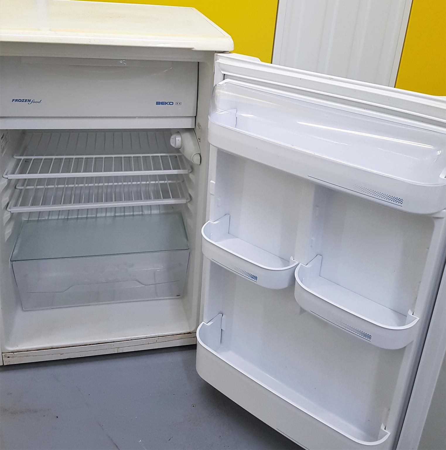 Beko Under Counter Fridge Freezer in TW8 London for £59.99 for sale