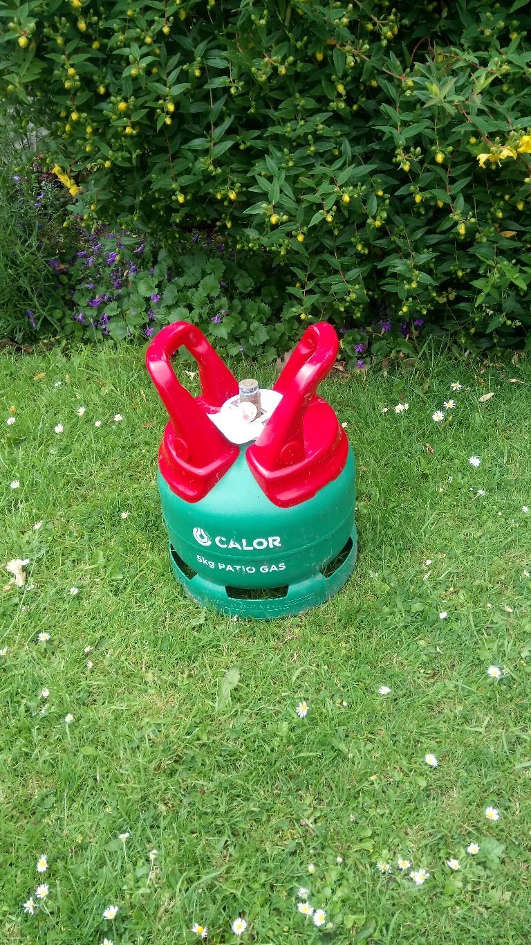 calor 5kg patio gas more than half full in S70 Barnsley für 10,00 £ zum