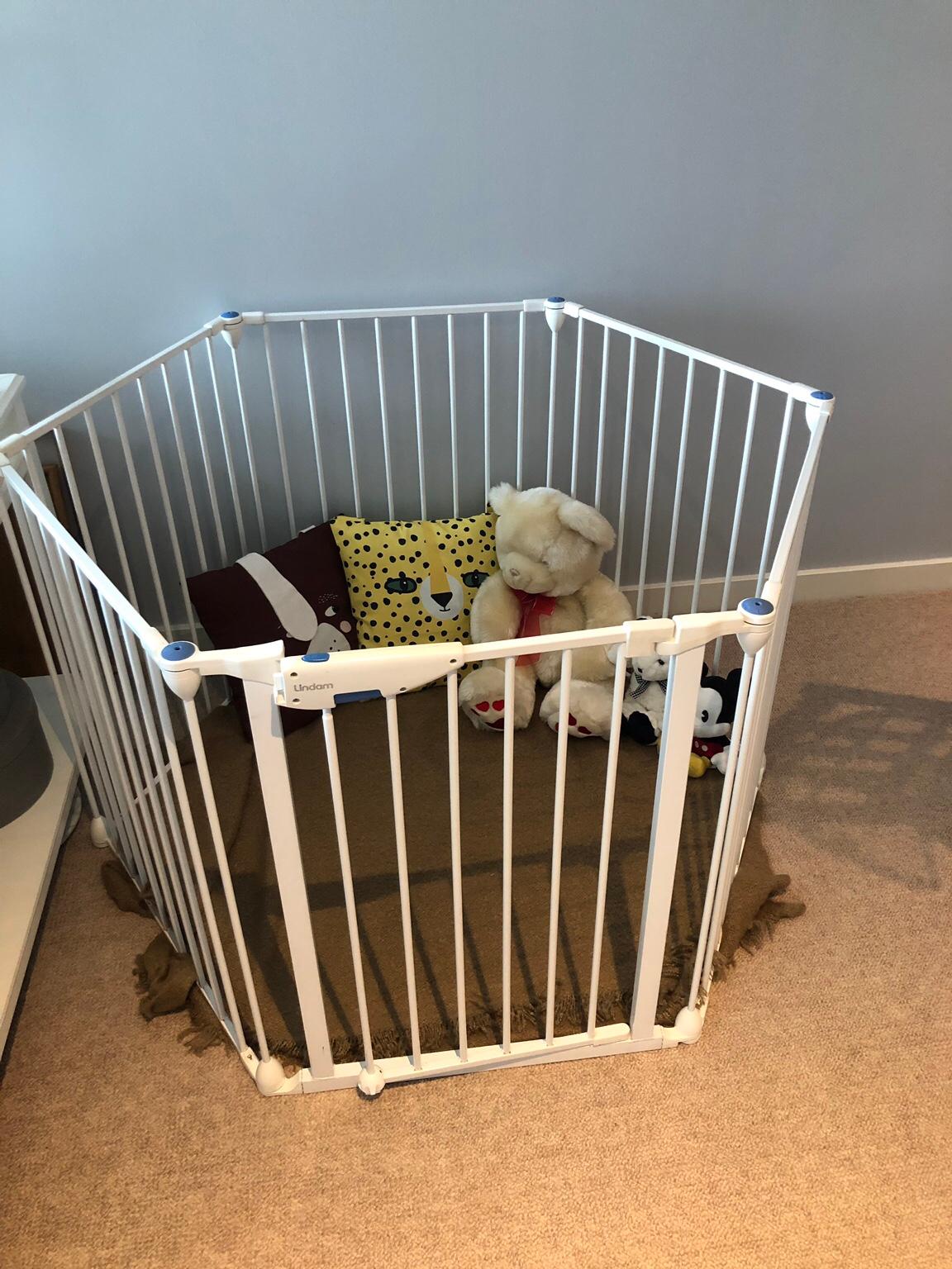 Lindam 3in1 playpen, room divider, stair gate in SE1 London for £50.00