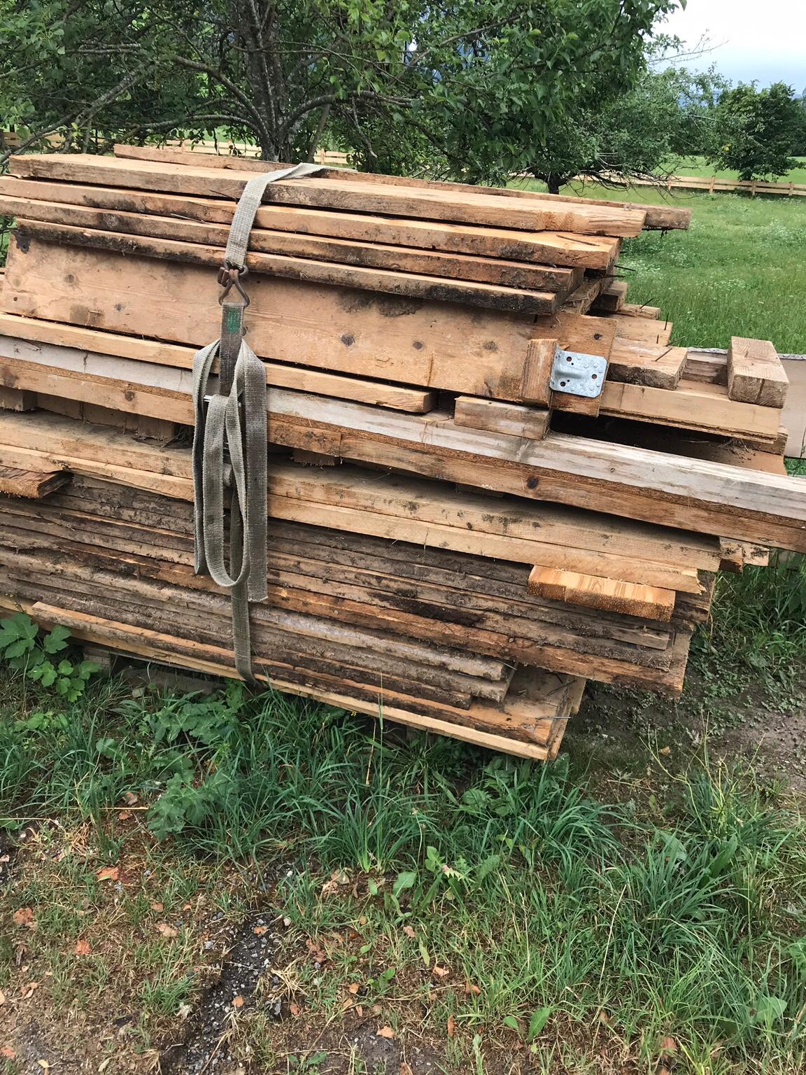 Altholz zu verschenken , Läden und Balken in 82481 Mittenwald für