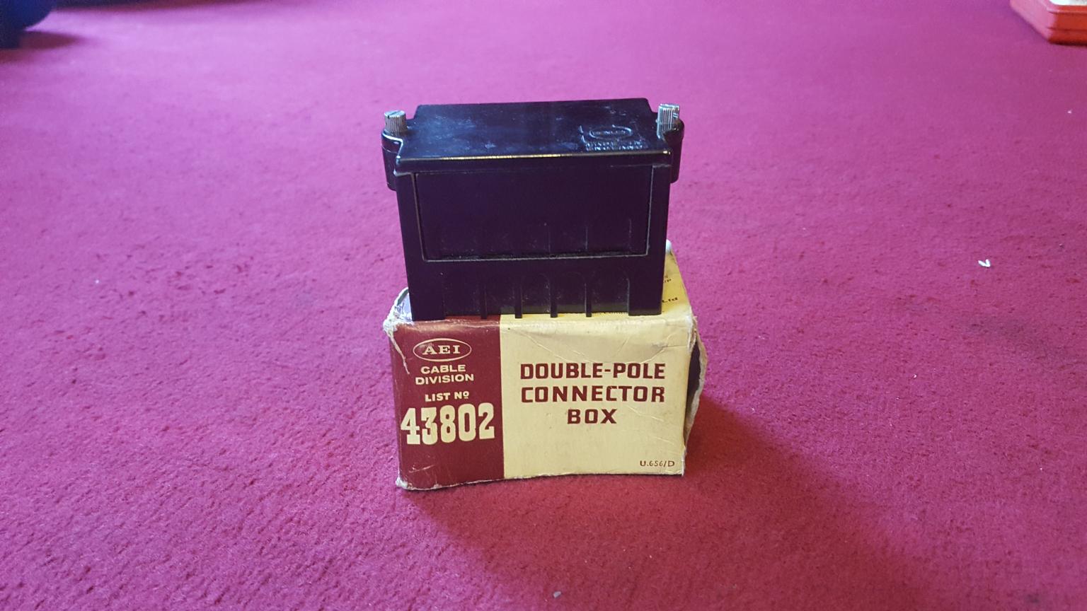 Henley Block Double Pole Connector Block. in TN23 Ashford für 8,00