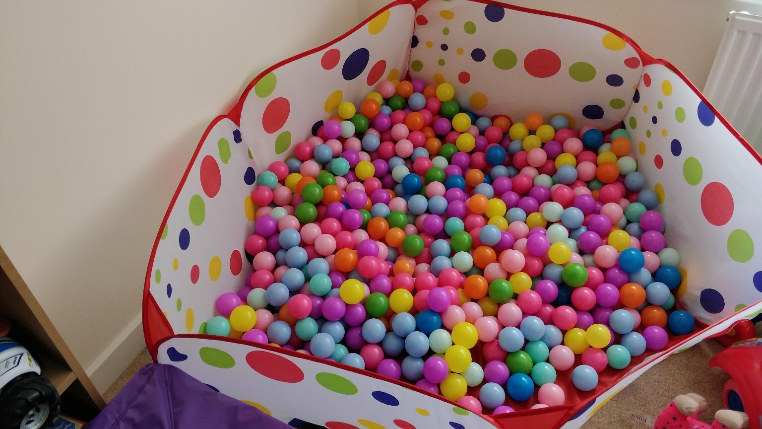 ball pit with 500+ balls in WA7 Runcorn for £18.00 for sale Shpock