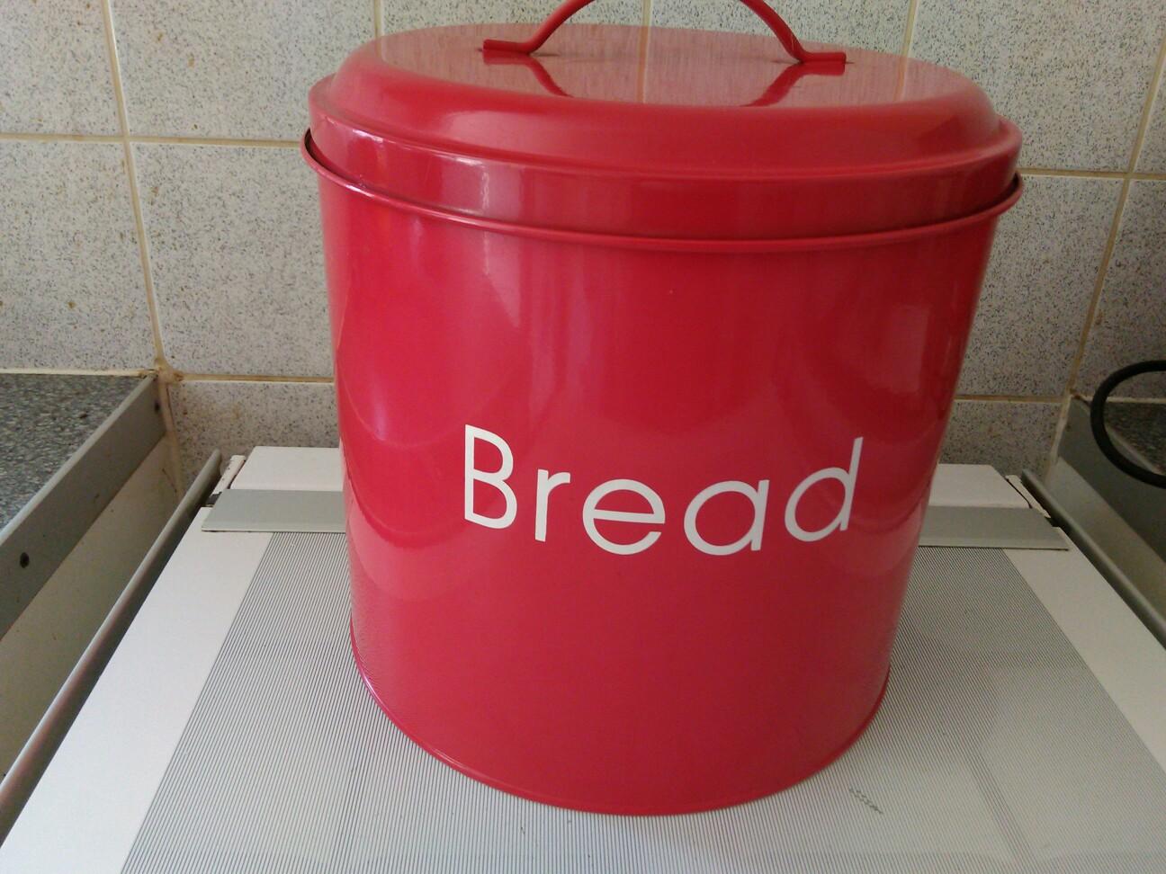 Large red bread bin in SE18 Greenwich für 6,00 £ zum Verkauf Shpock DE