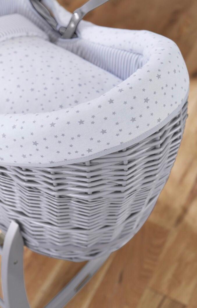 Moses Basket and Stand in M41 Trafford für 80,00 £ zum Verkauf Shpock DE