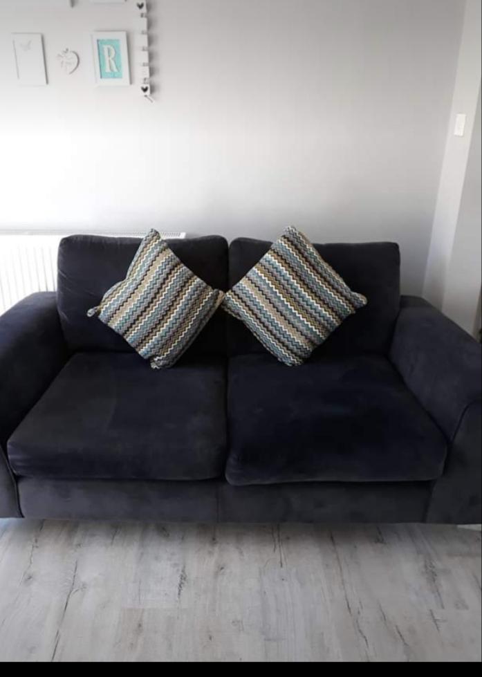 two seater sofa in Oldham für 100,00 £ zum Verkauf Shpock DE