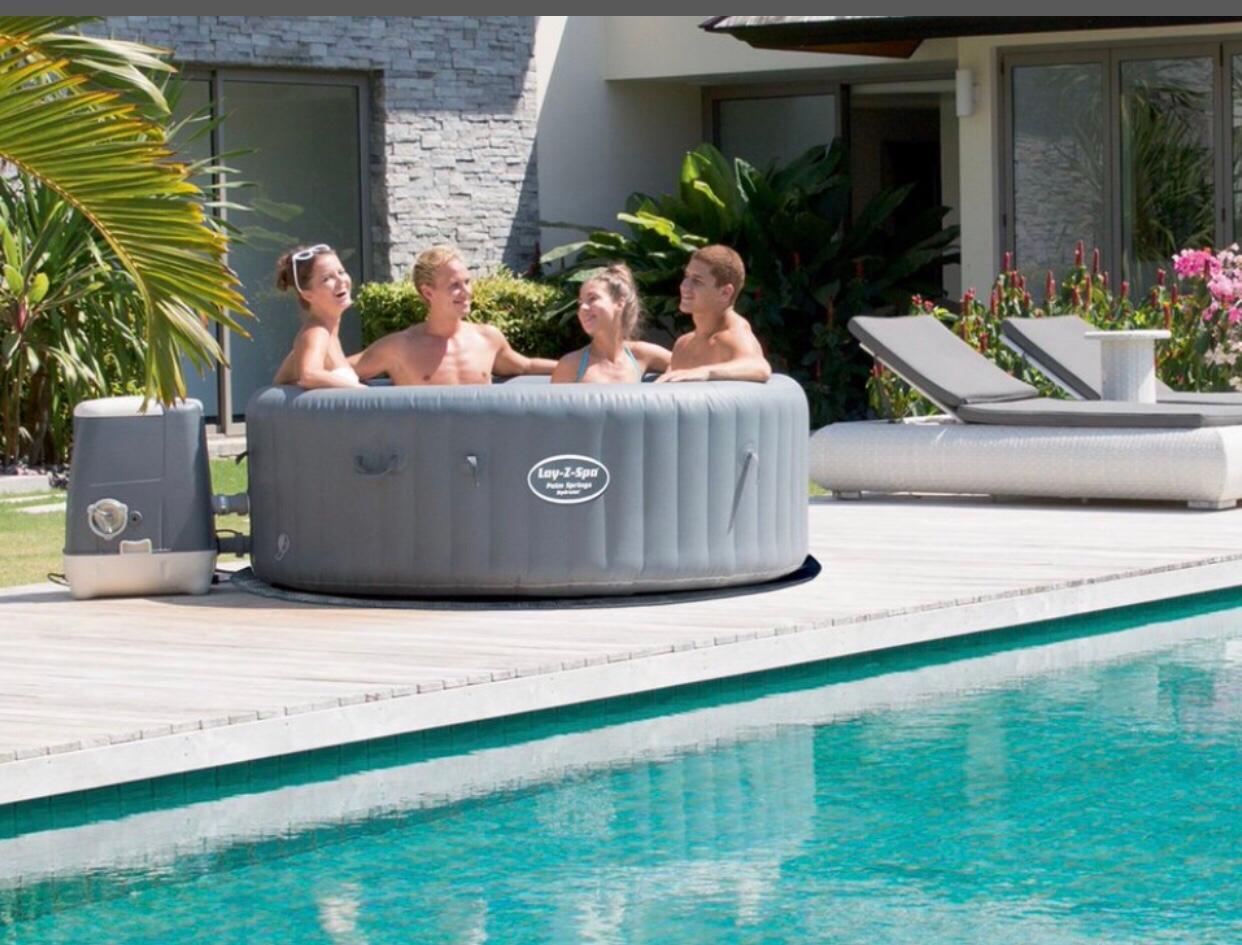 Lay Z Spa lazy HYDROJET Palm Springs Hot tub in DY11 Wyre Forest for £