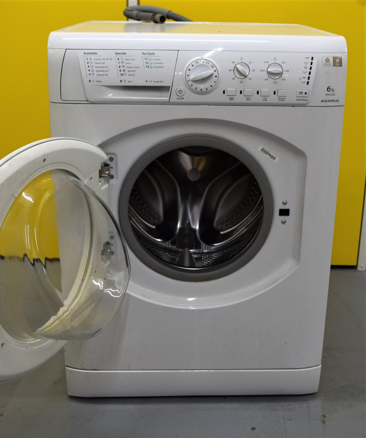 Hotpoint Aquarius Washing Machine in TW8 London for £65.00 for sale