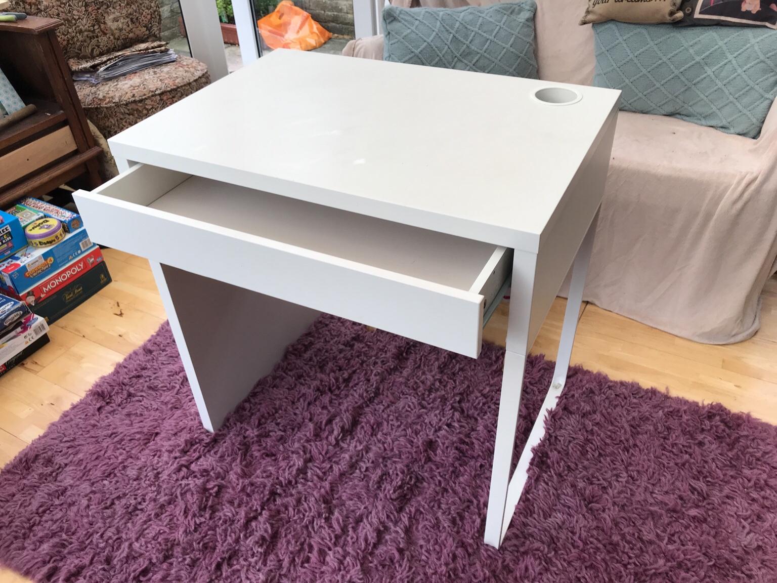 IKEA small desk in CW8 Winnington for £15.00 for sale Shpock