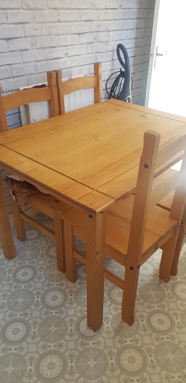 mexican pine corona table and four chairs in DY3 Dudley for £50.00 for
