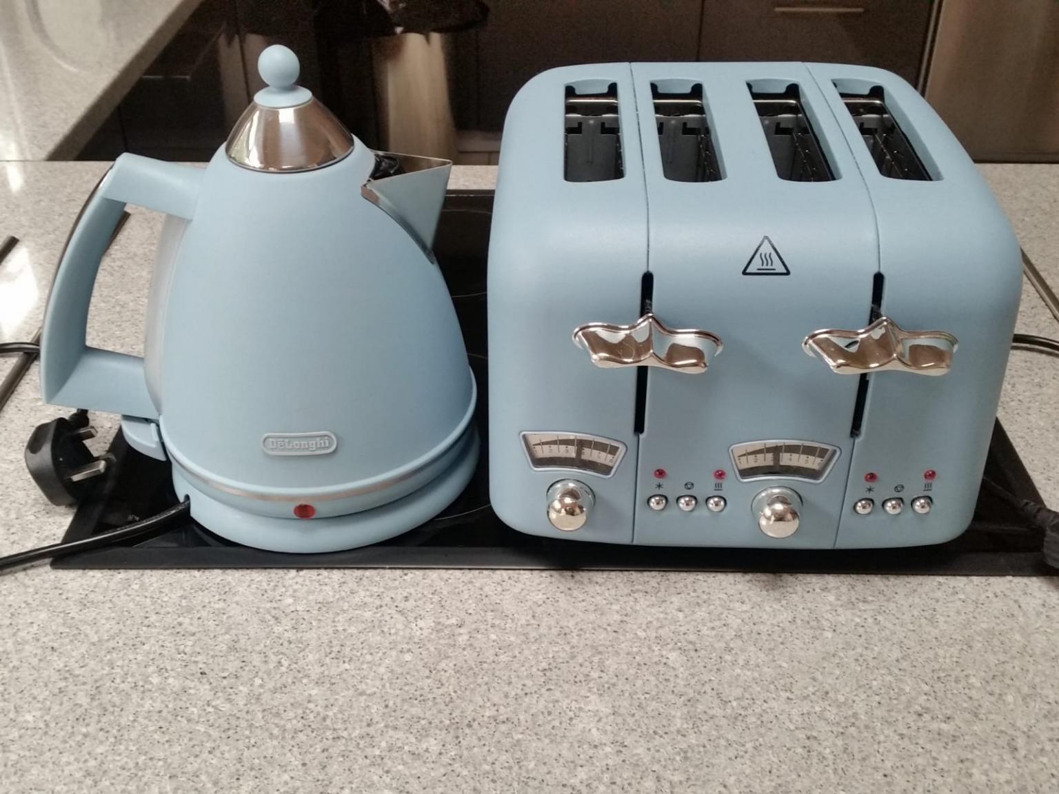 Delonghi Kettle and Toaster set in M6 Salford für 50,00 £ zum Verkauf