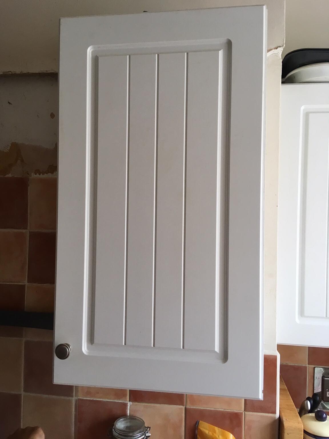 Chilton white B&Q kitchen cupboard doors in B65 Sandwell for £8.00 for
