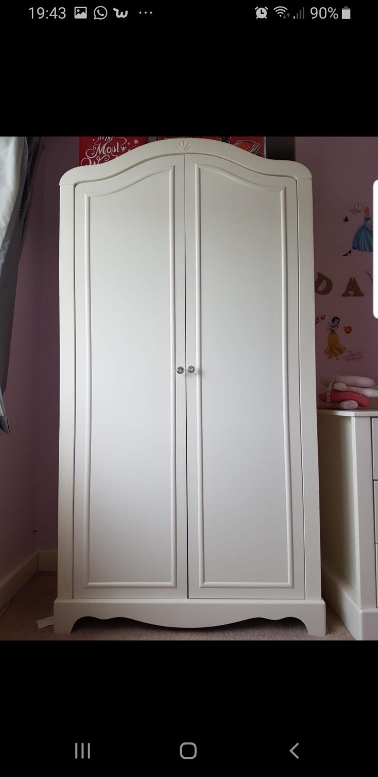 mothercare cot bed, wardrobe and drawers in B68 Sandwell für £ 150,00