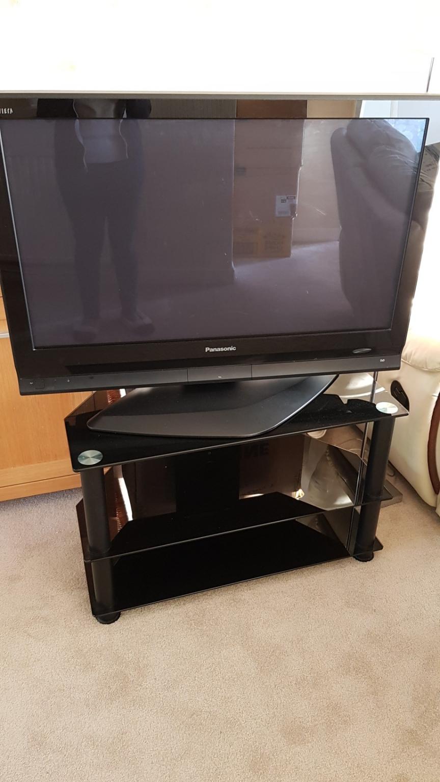 panasonic tv 42 inches with stand in LE18 Oadby and Wigston für 50,00