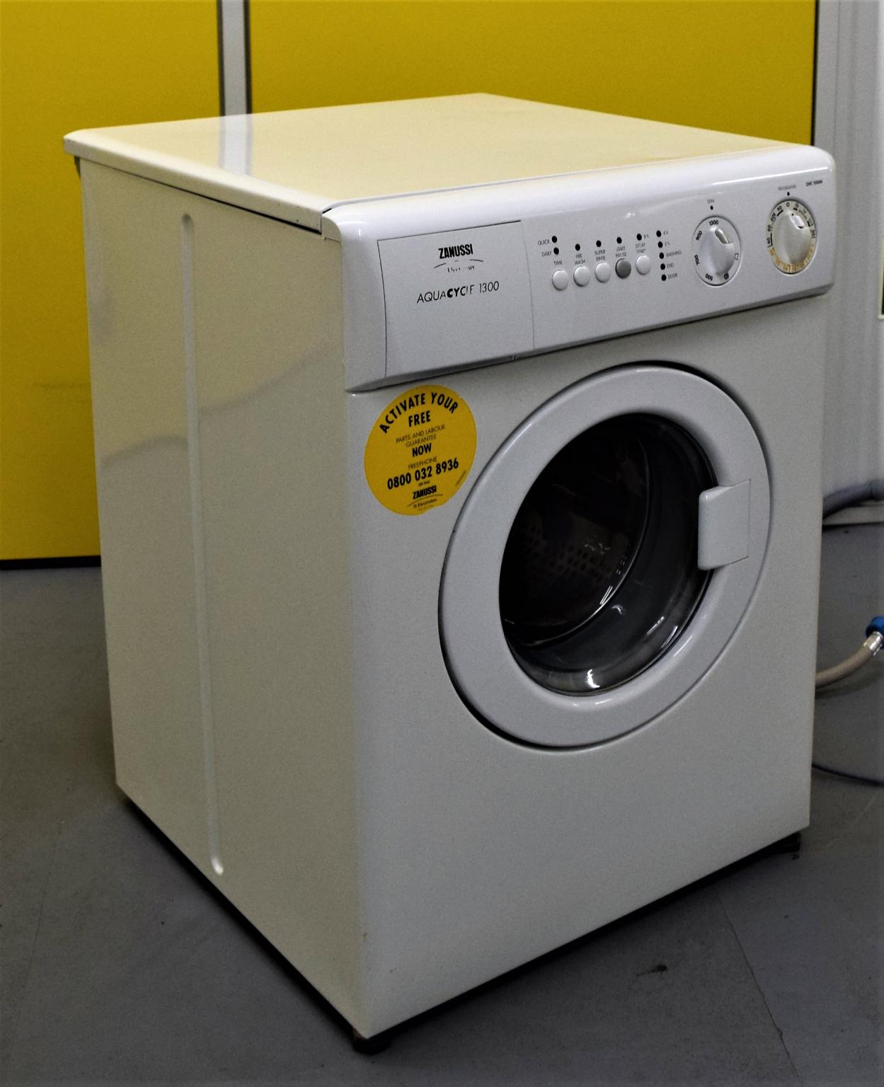 Zanussi Aquacycle 3kg Mini Washing Machine in TW8 London for £79.99 for