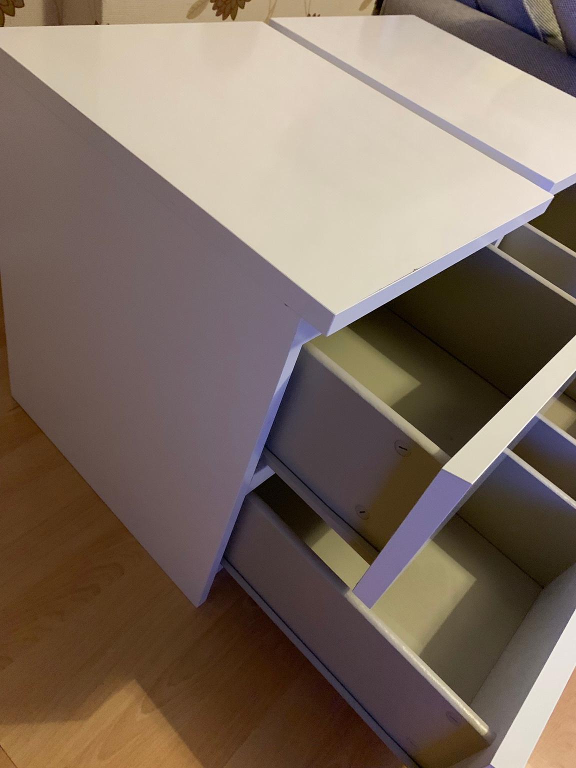 Chest of drawers x2 white in London Borough of Bromley für £ 30,00 zum