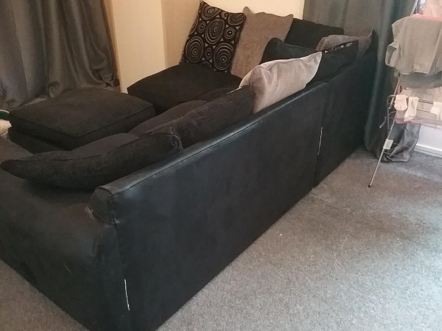 corner sofa and foot pouff in B31 Birmingham für gratis zum Verkauf
