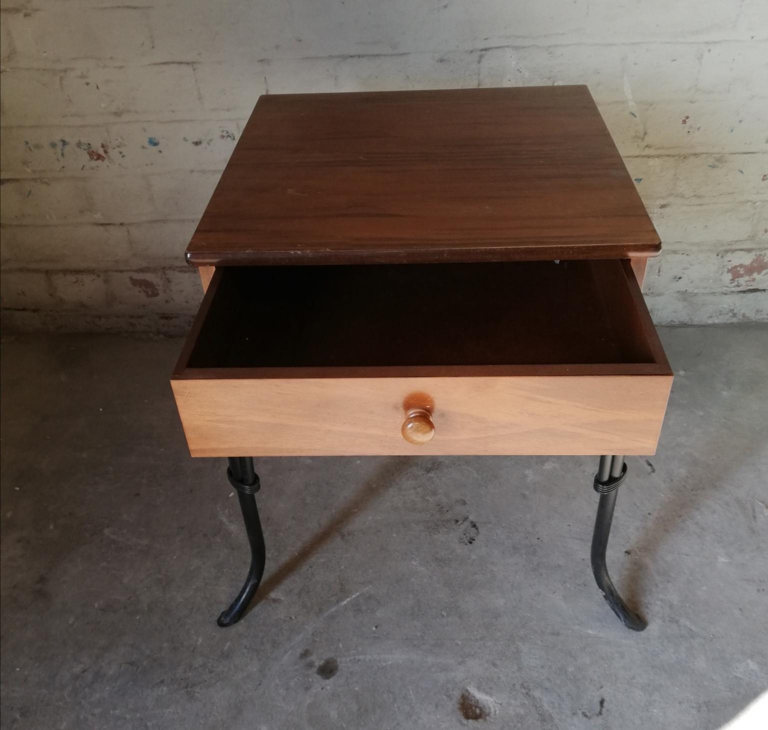 small table with drawer in S40 Chesterfield für £ 5,00 zum Verkauf