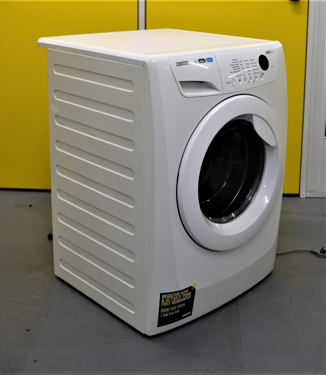 Zanussi lindo 300 Washing Machine 9kg in TW8 London for £140.00 for