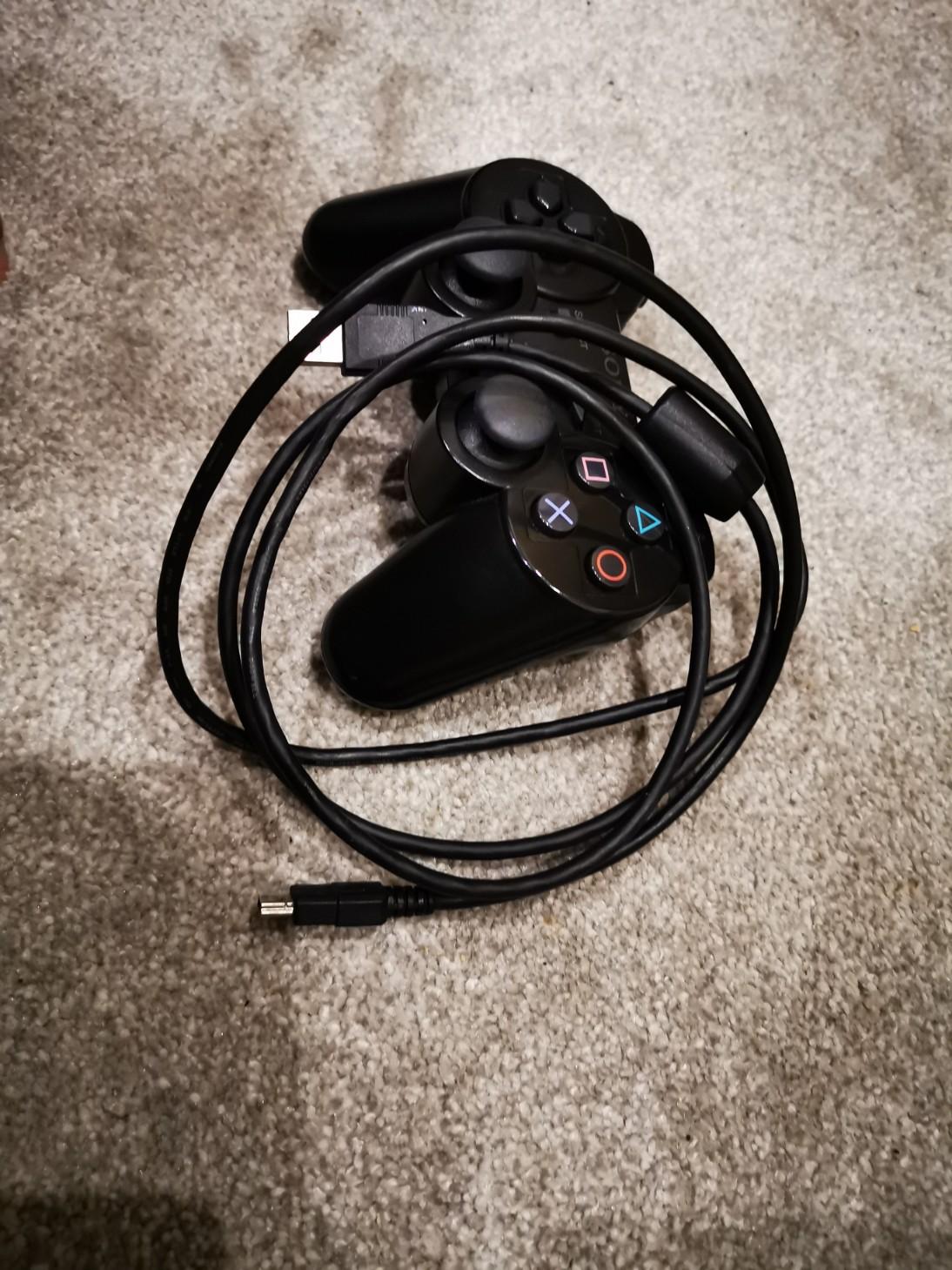 Official PS3 Controller + Charging Cable in CM14 Brentwood für 10,00