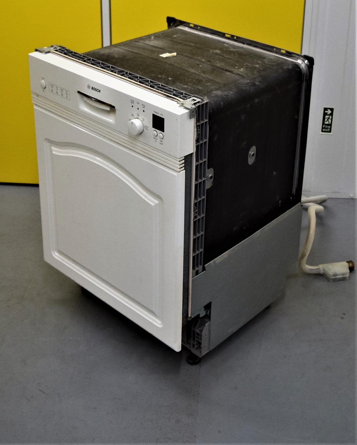 Bosch Integrated Dishwasher Full Size in TW8 London for £45.00 for