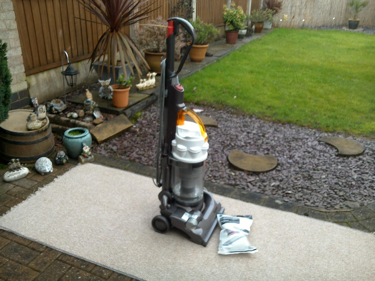DYSON DC14 UPRIGHT HOOVER in DE3 Derby für £ 40,00 zum Verkauf Shpock AT