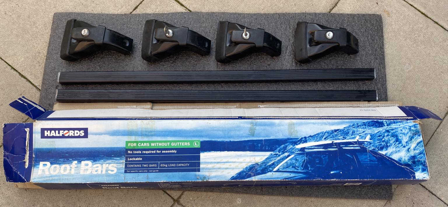 Halfords Roof locking Bars car without gutter in LE18 Wigston für 25,00 £ zum Verkauf Shpock DE