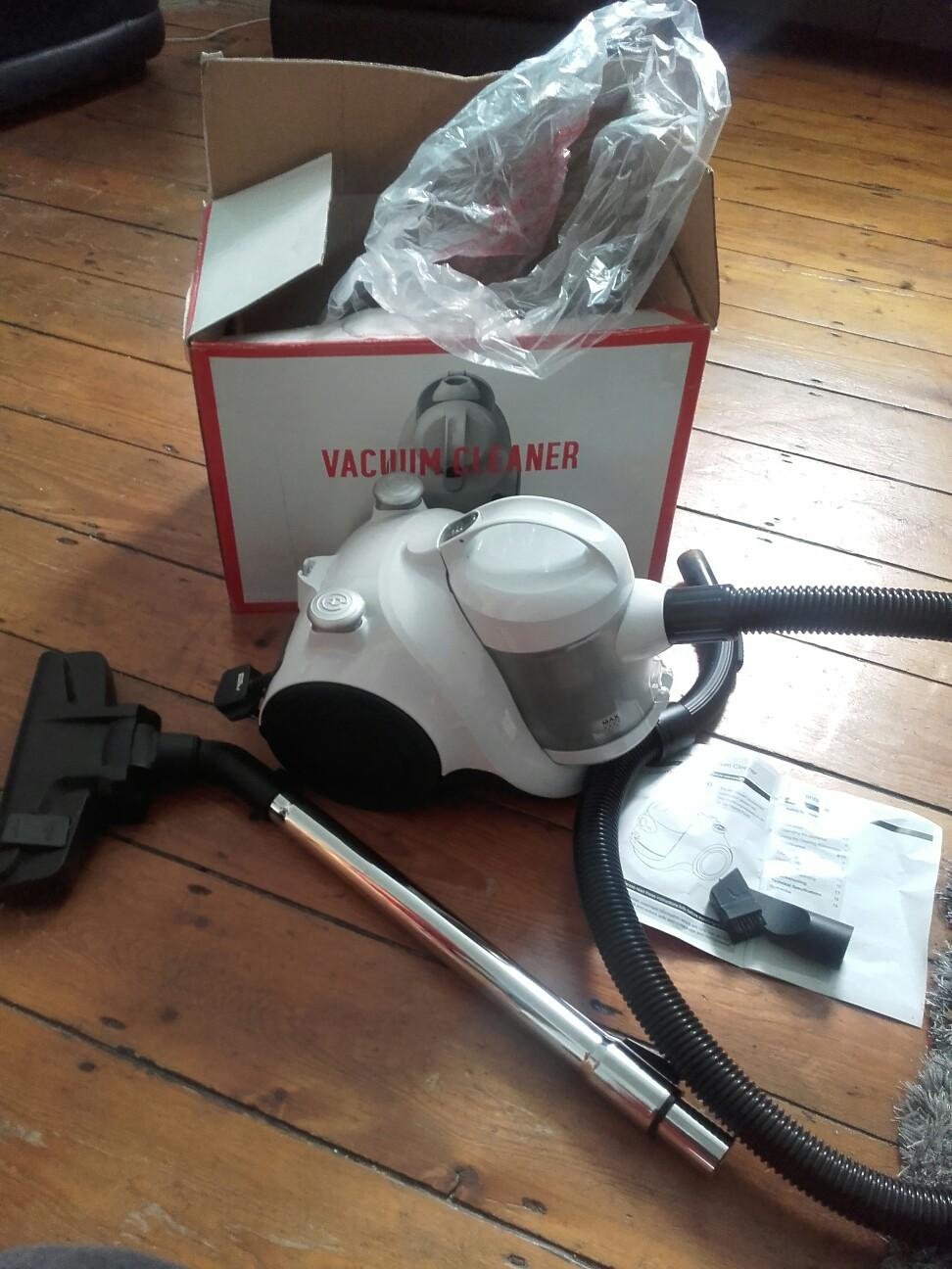 Bagless small Cylinder Vacuum Cleaner in CT11 für 15,00 £ zum